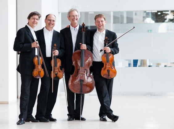 Ingo de Haas (Violine), Joachim Ulbrich (Violine), Thomas Rössel (Viola), Daniel Robert Graf (Violoncello)